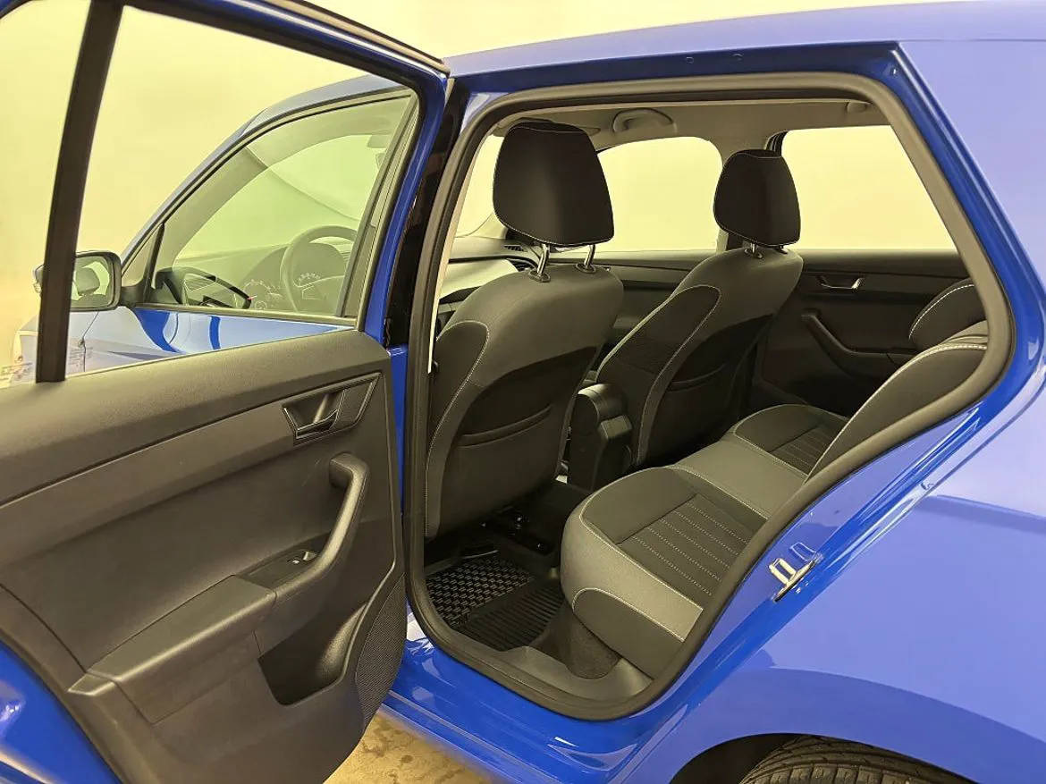 Vehicle image 14
