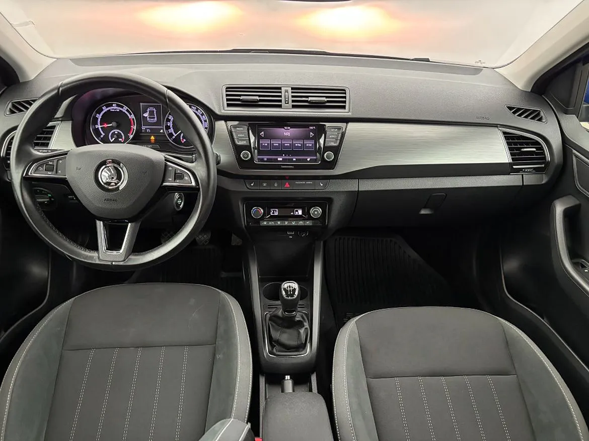 Vehicle image 15