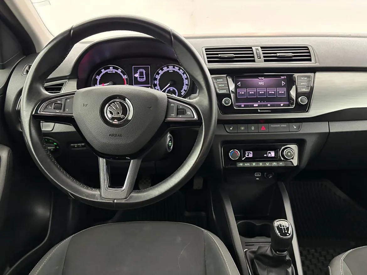 Vehicle image 16