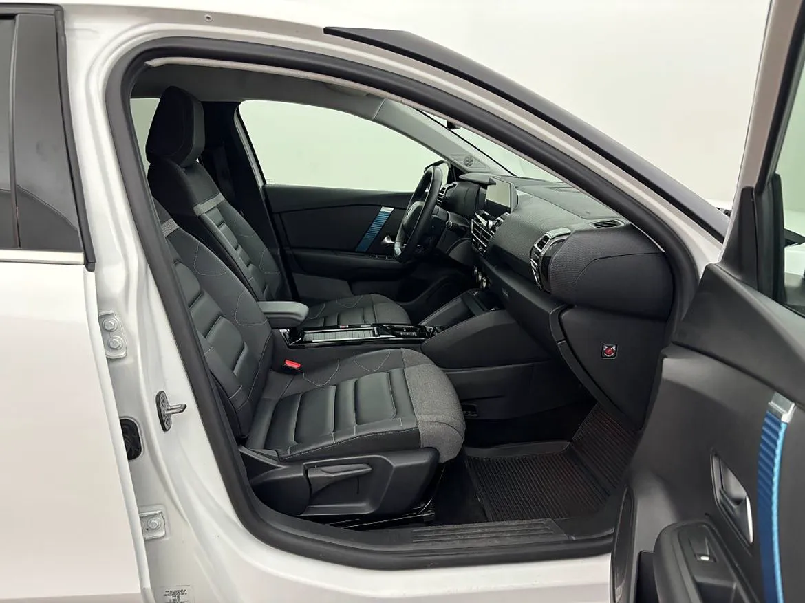 Vehicle image 20