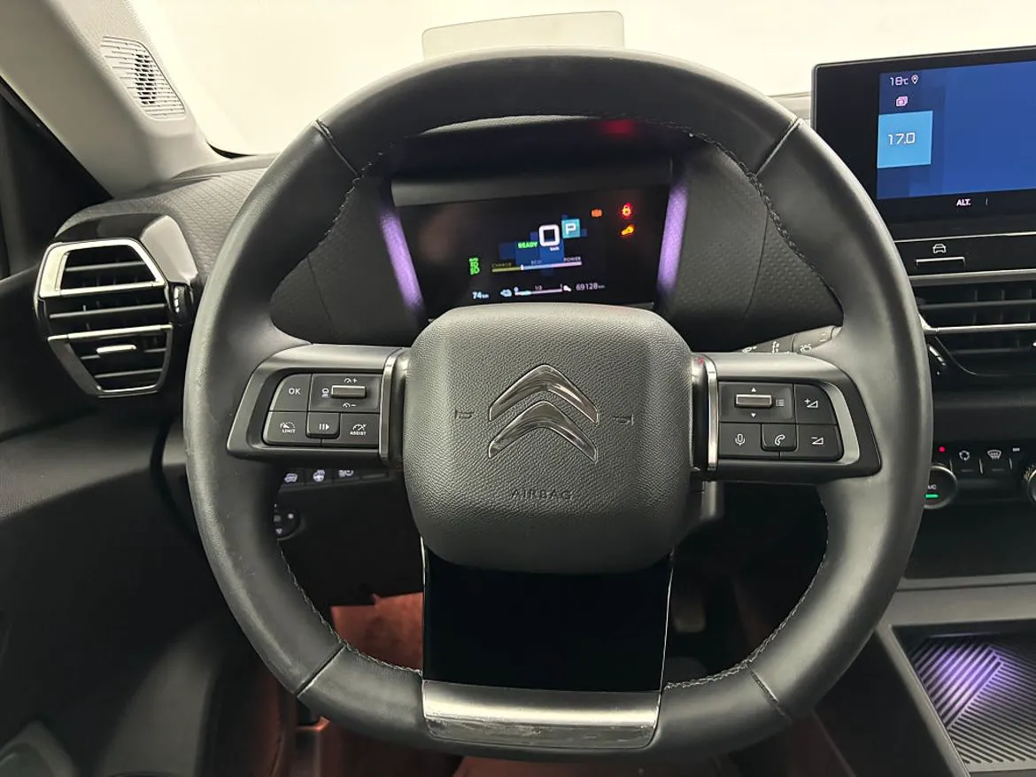 Vehicle image 18