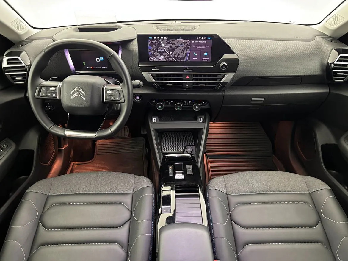 Vehicle image 16