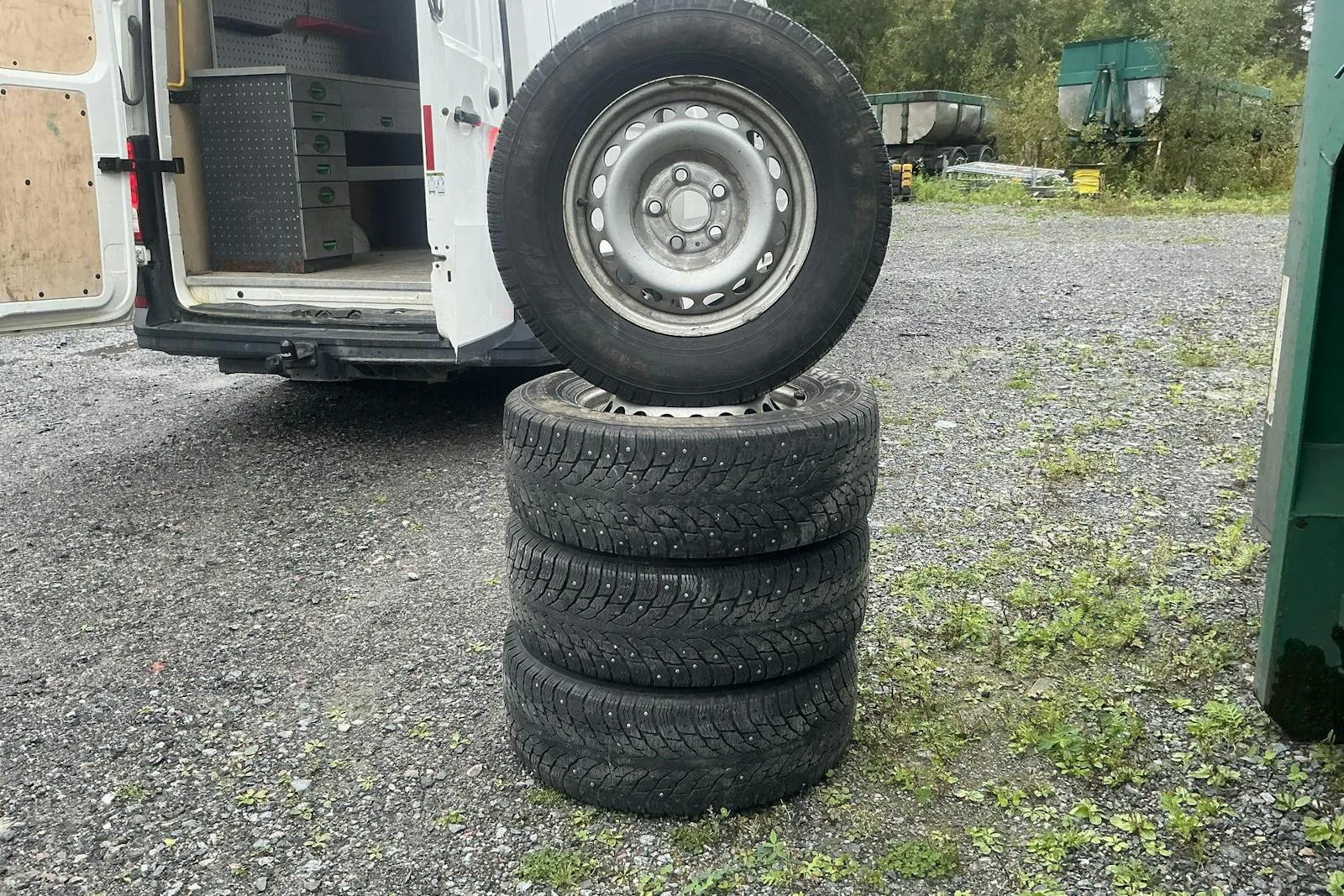 Vehicle image 16