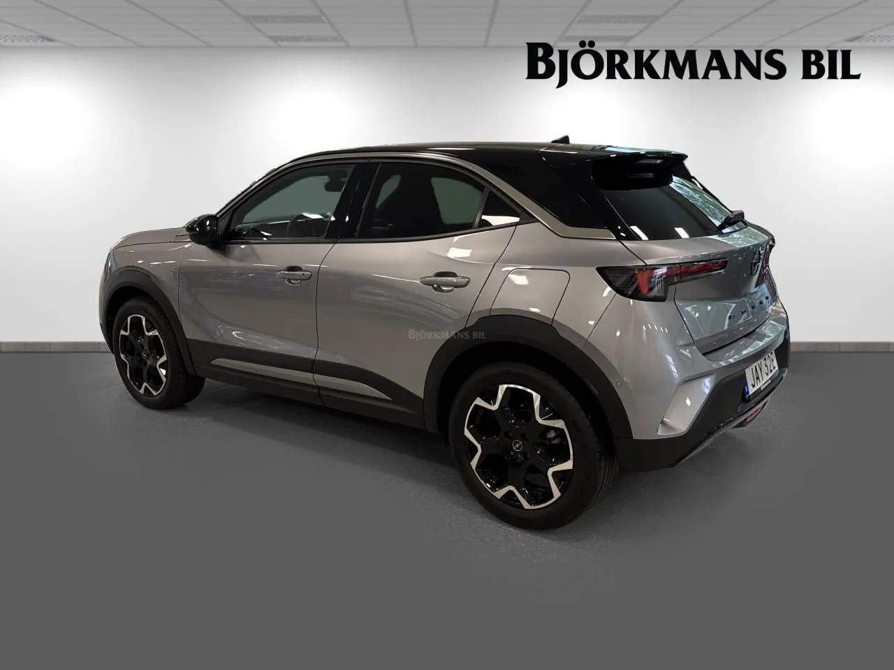 Vehicle image 5
