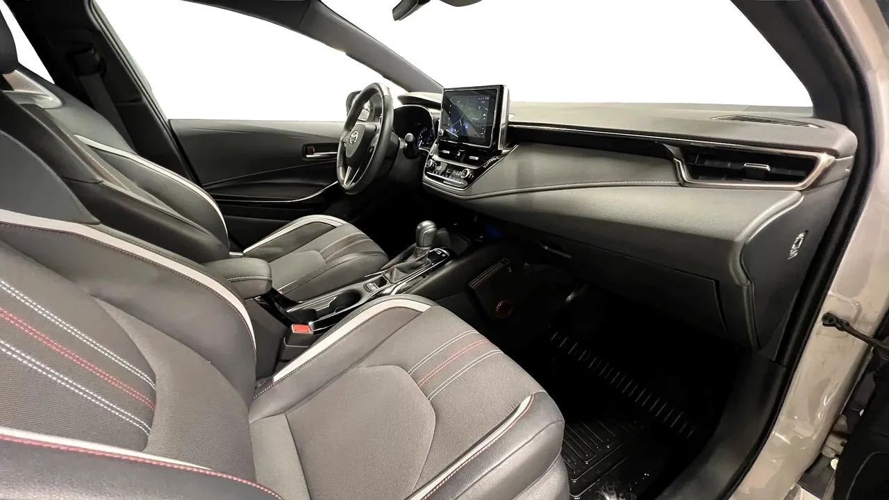 Vehicle image 15