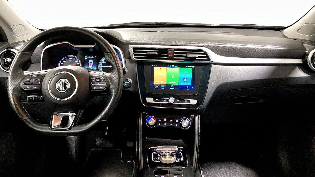 Vehicle image 3