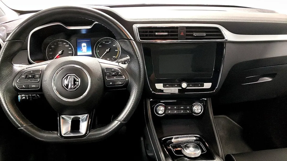 Vehicle image 3