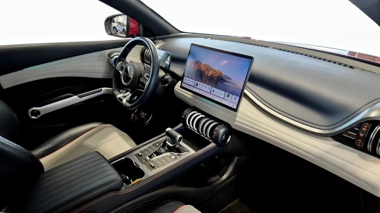 Vehicle image 6