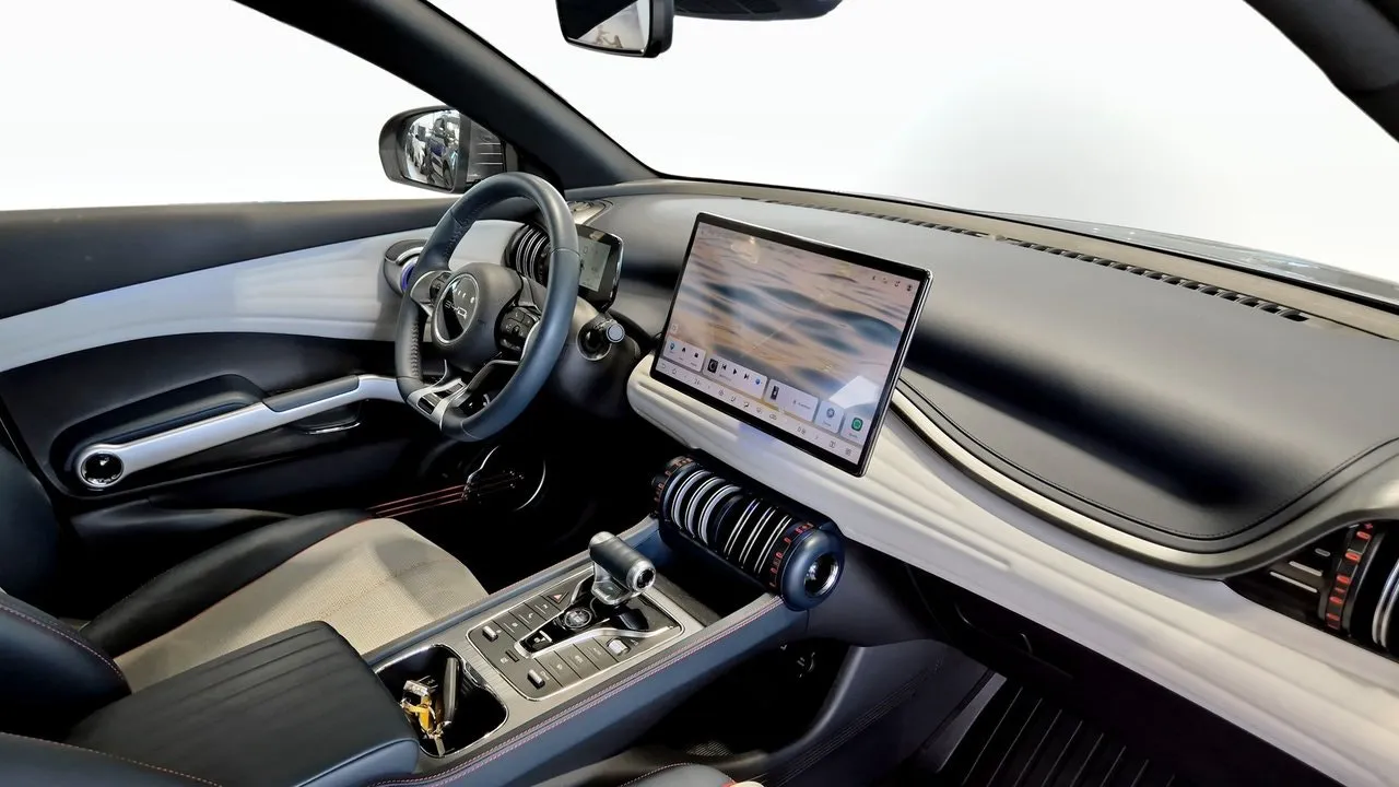 Vehicle image 6