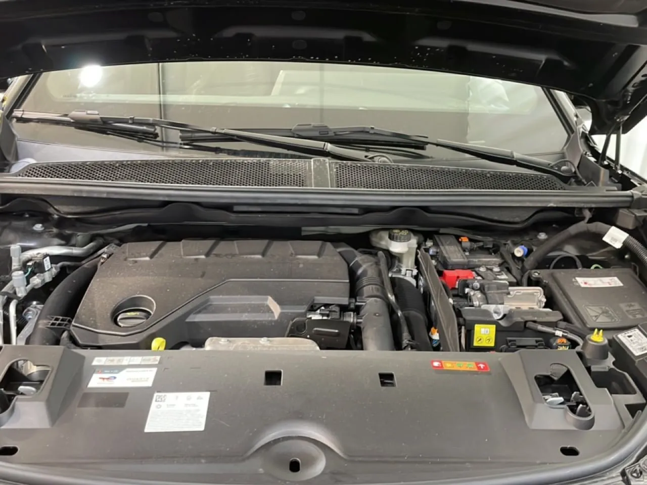 Vehicle image 16