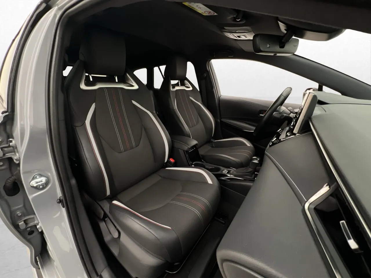 Vehicle image 18