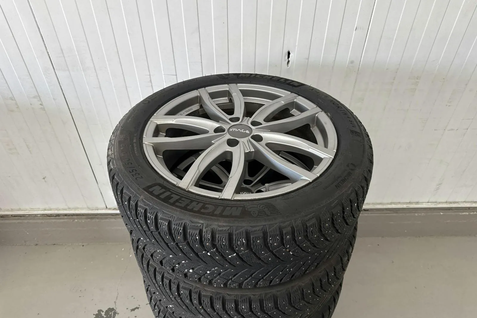 Vehicle image 15