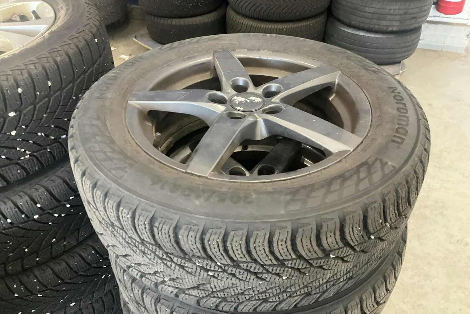 Vehicle image 10
