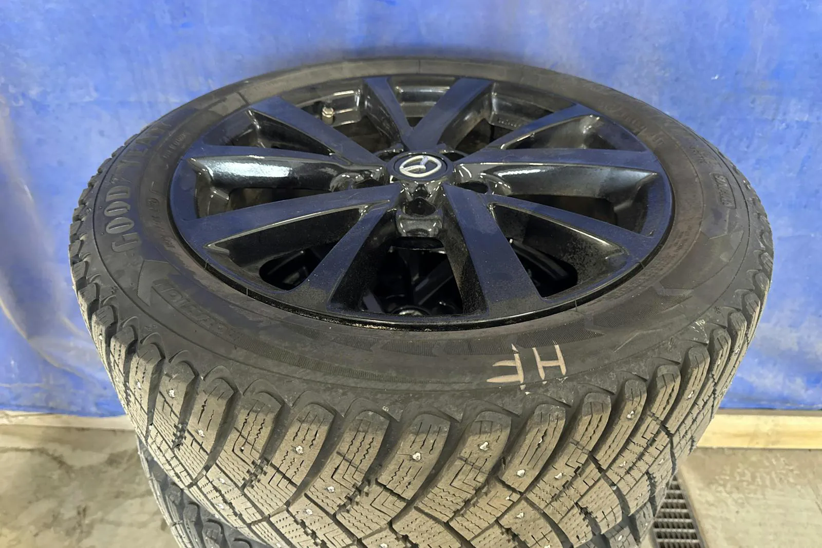 Vehicle image 10