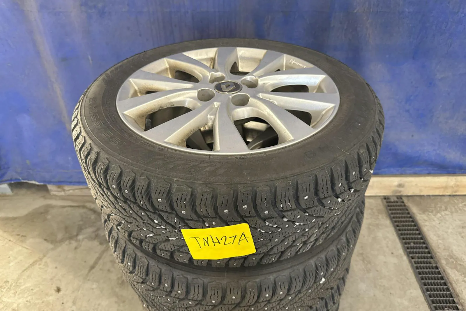 Vehicle image 15