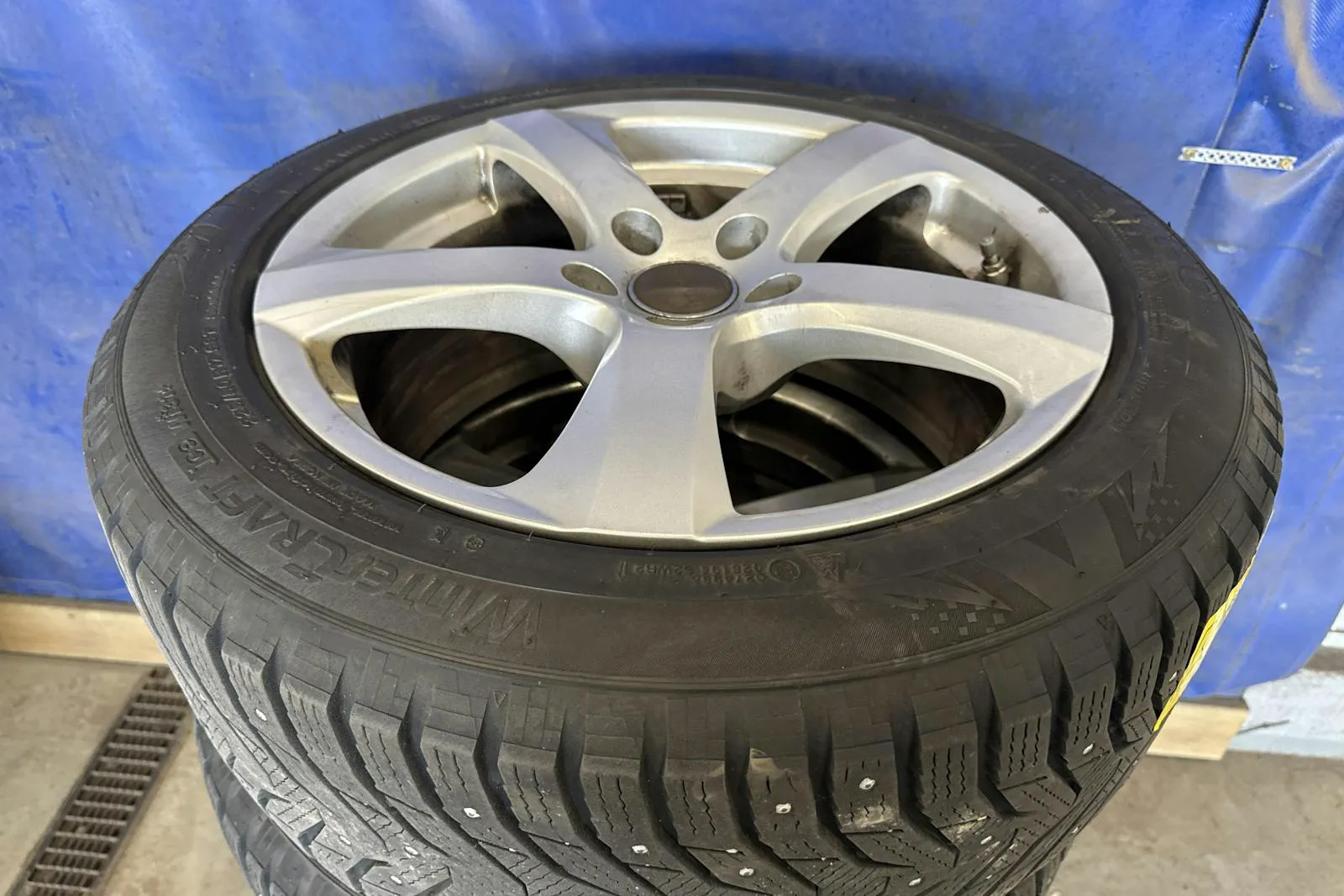 Vehicle image 15