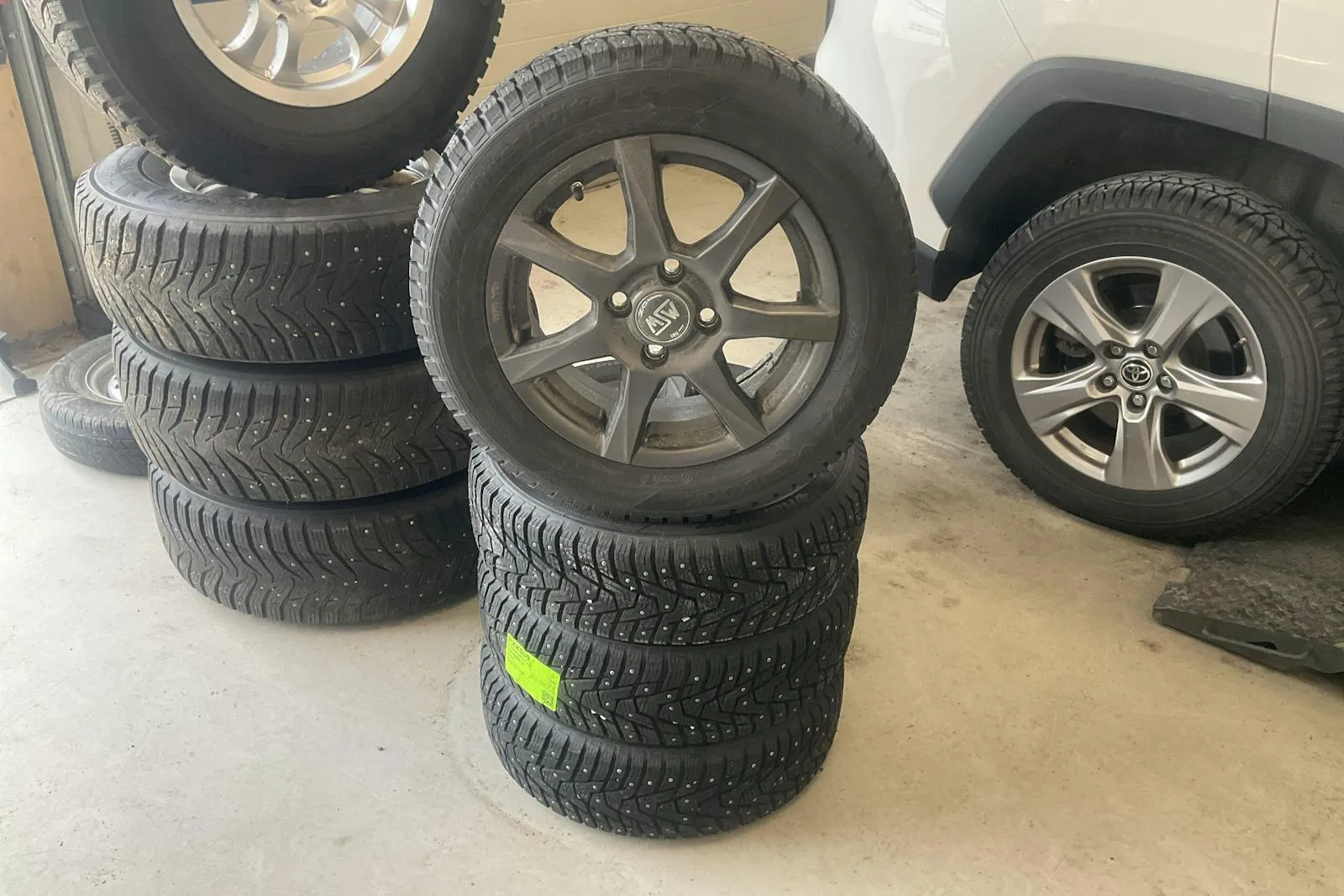 Vehicle image 14