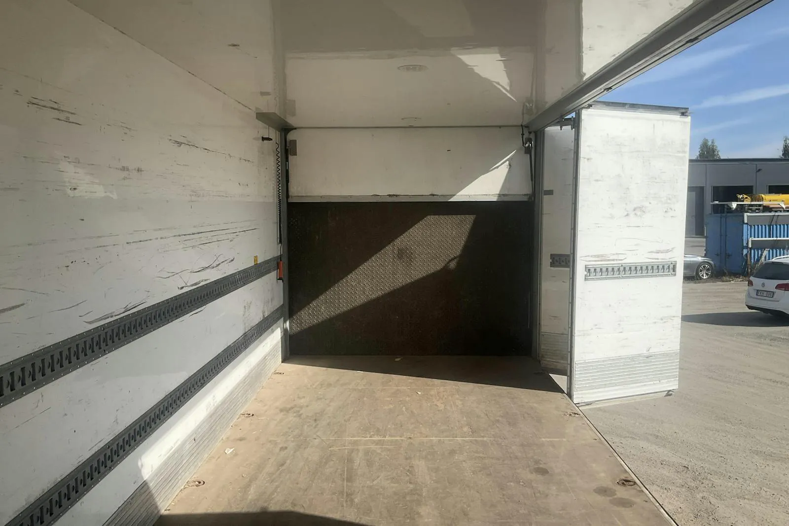 Vehicle image 20