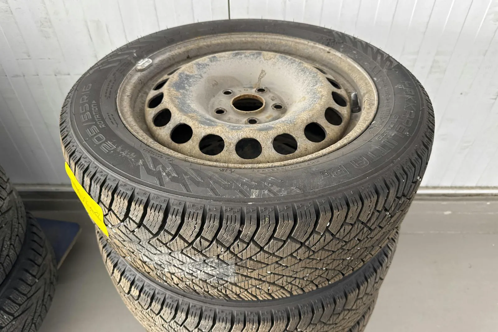 Vehicle image 16