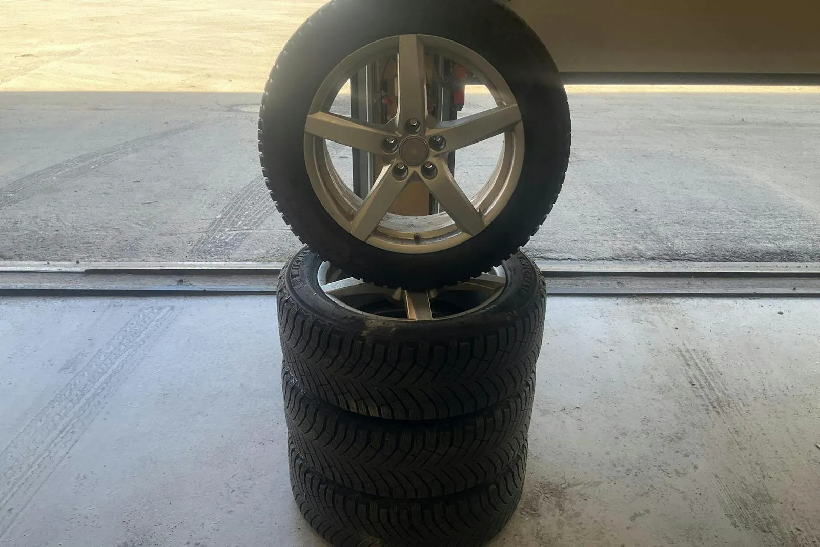 Vehicle image 14