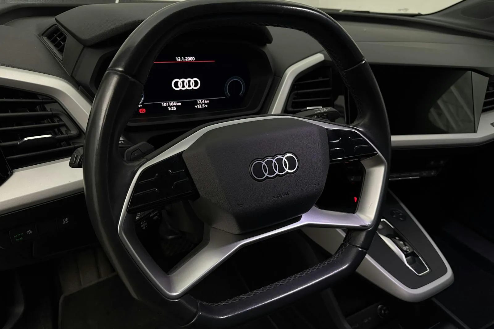 Vehicle image 15