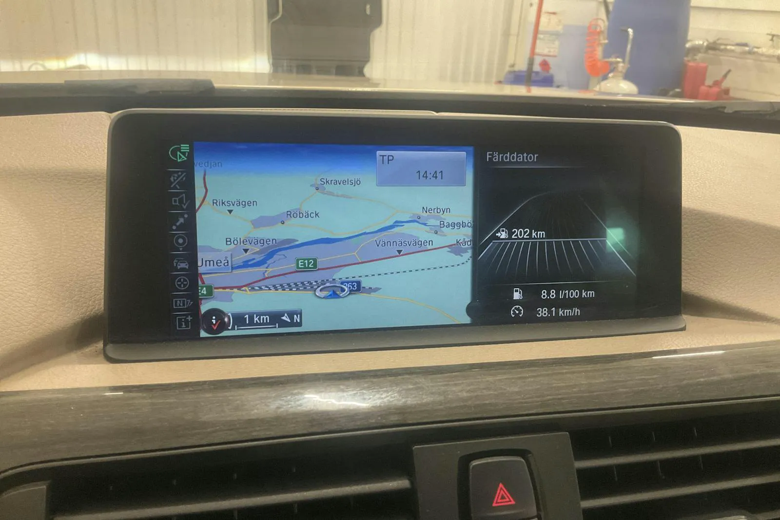 Vehicle image 14