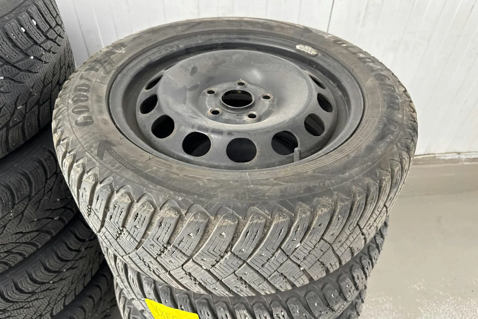 Vehicle image 15