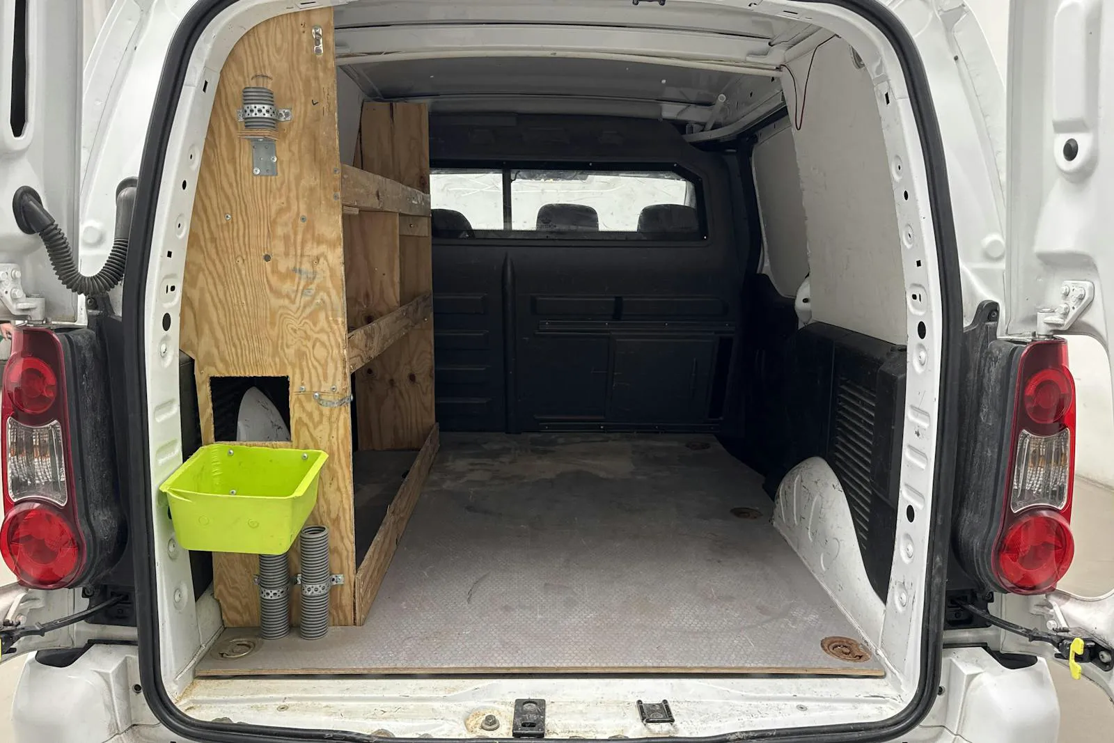 Vehicle image 7