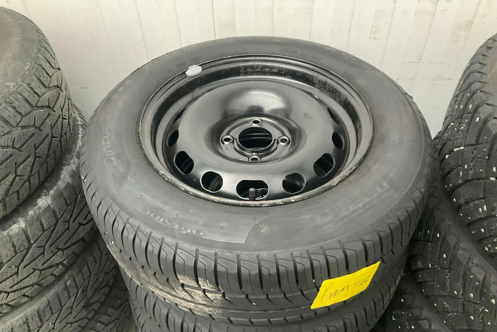 Vehicle image 15