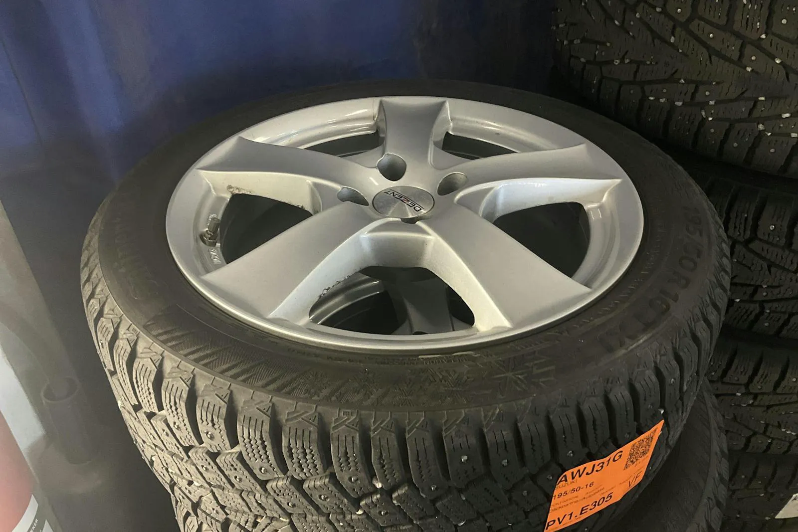 Vehicle image 10