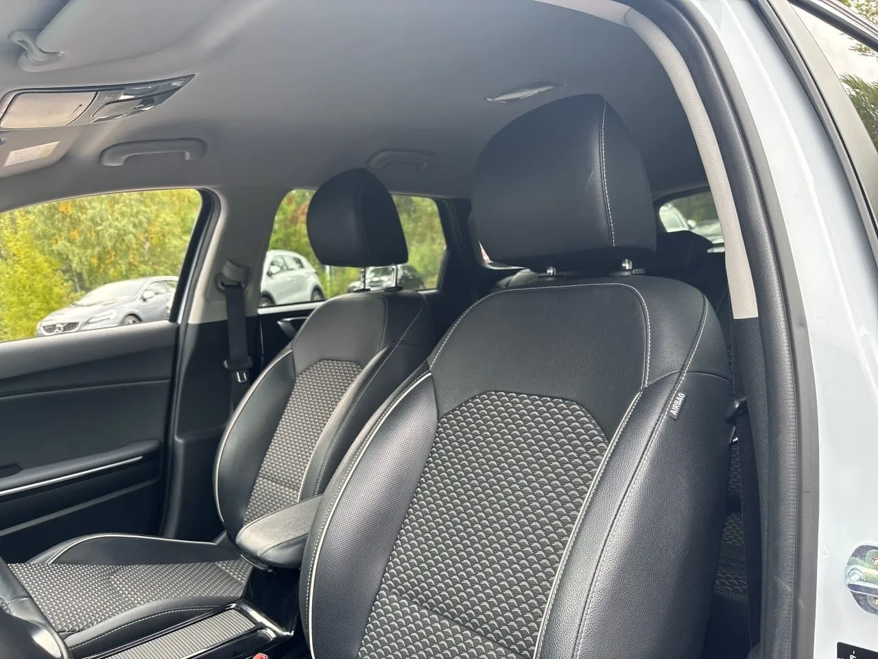 Vehicle image 18