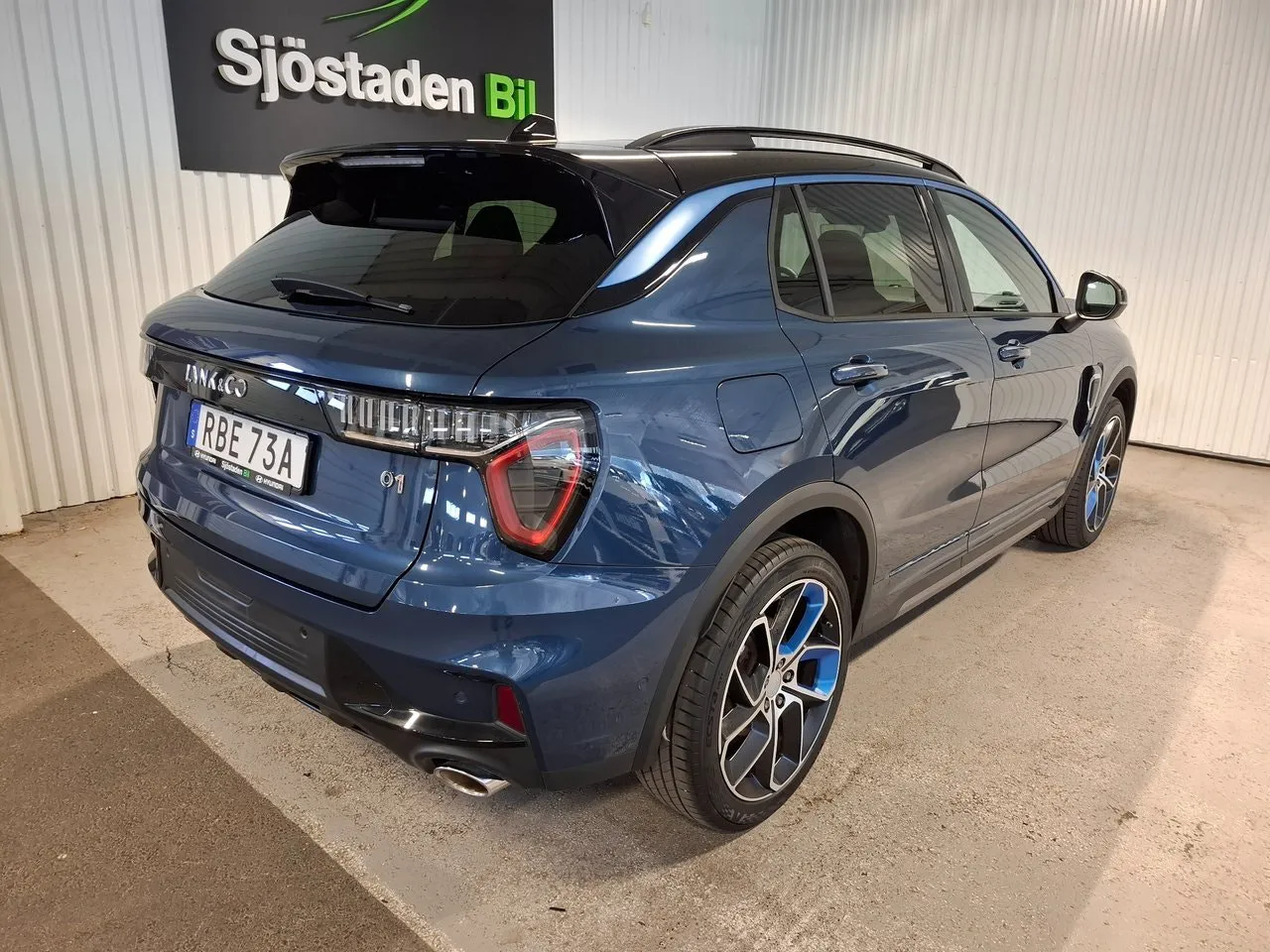 Vehicle image 7