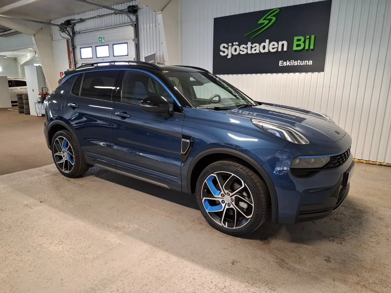 Vehicle image 3