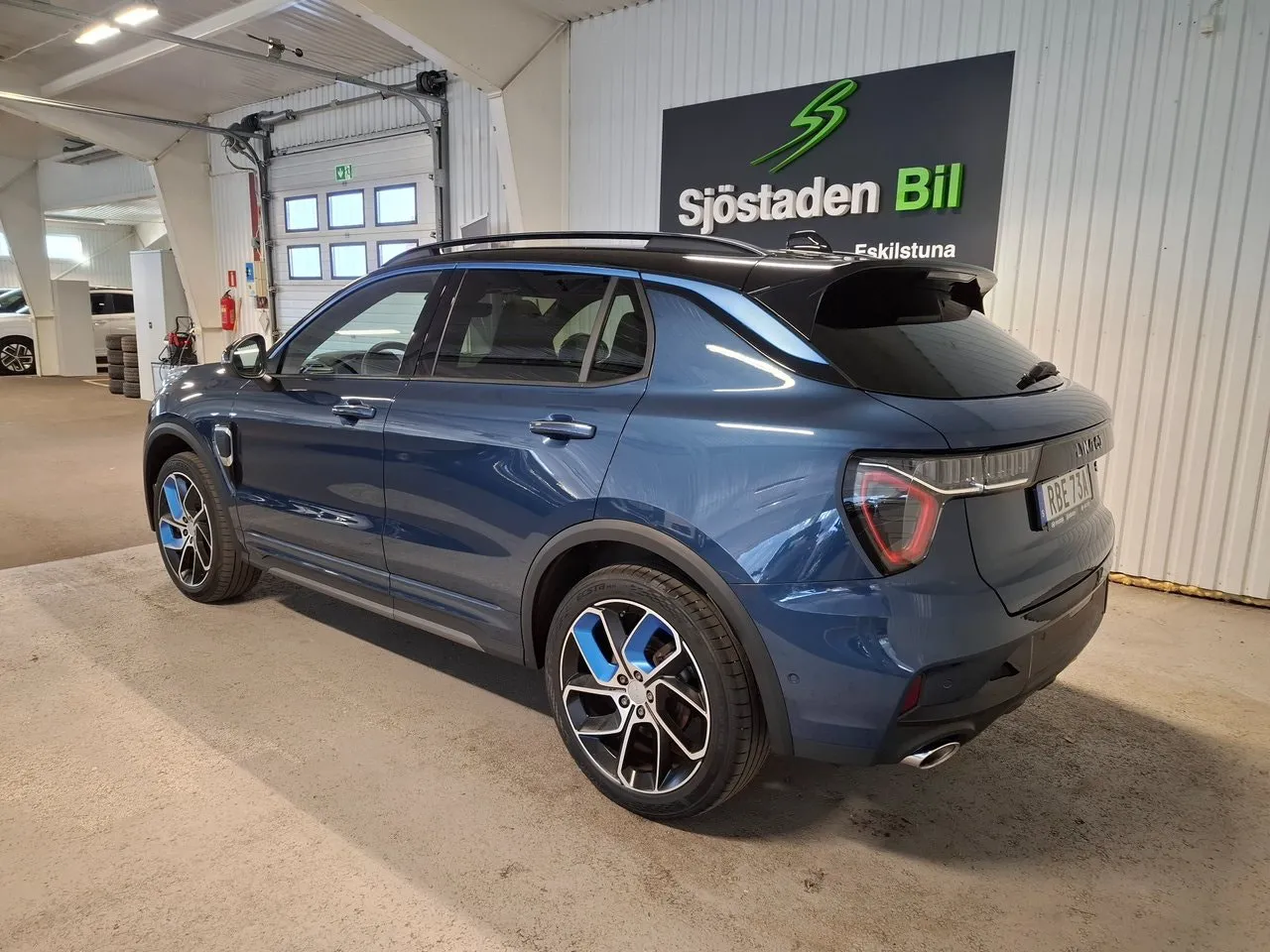 Vehicle image 5