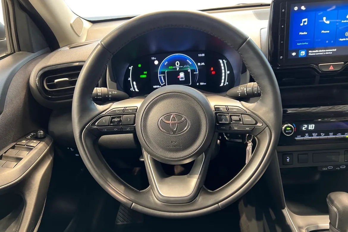 Vehicle image 10