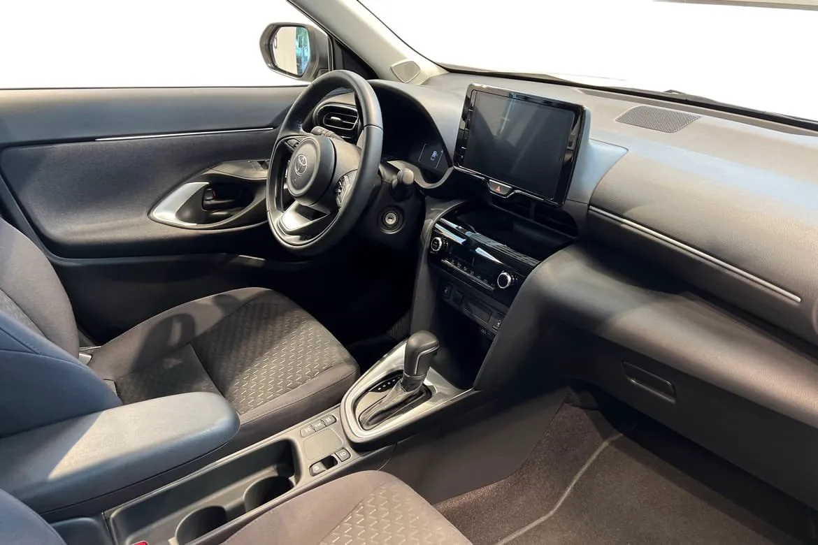 Vehicle image 6