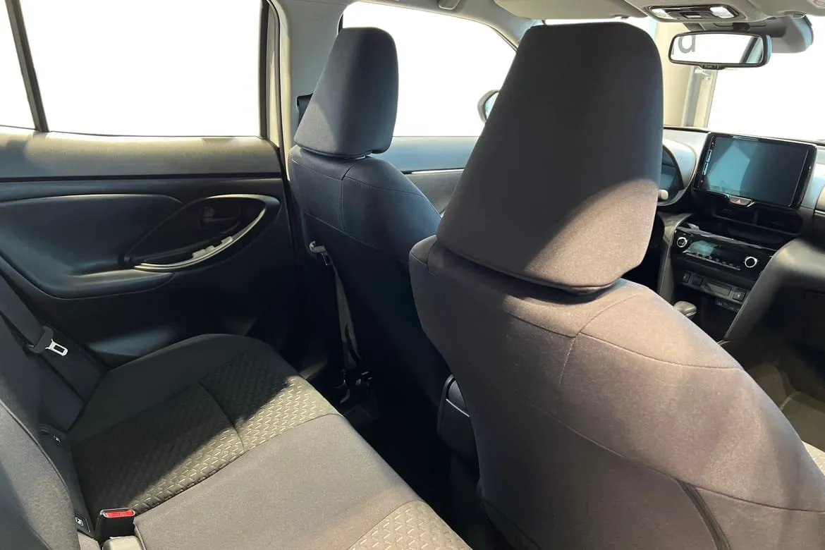 Vehicle image 8