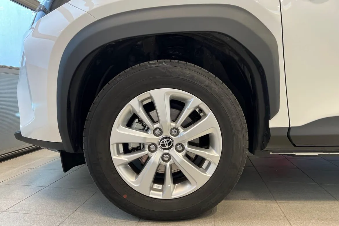 Vehicle image 16