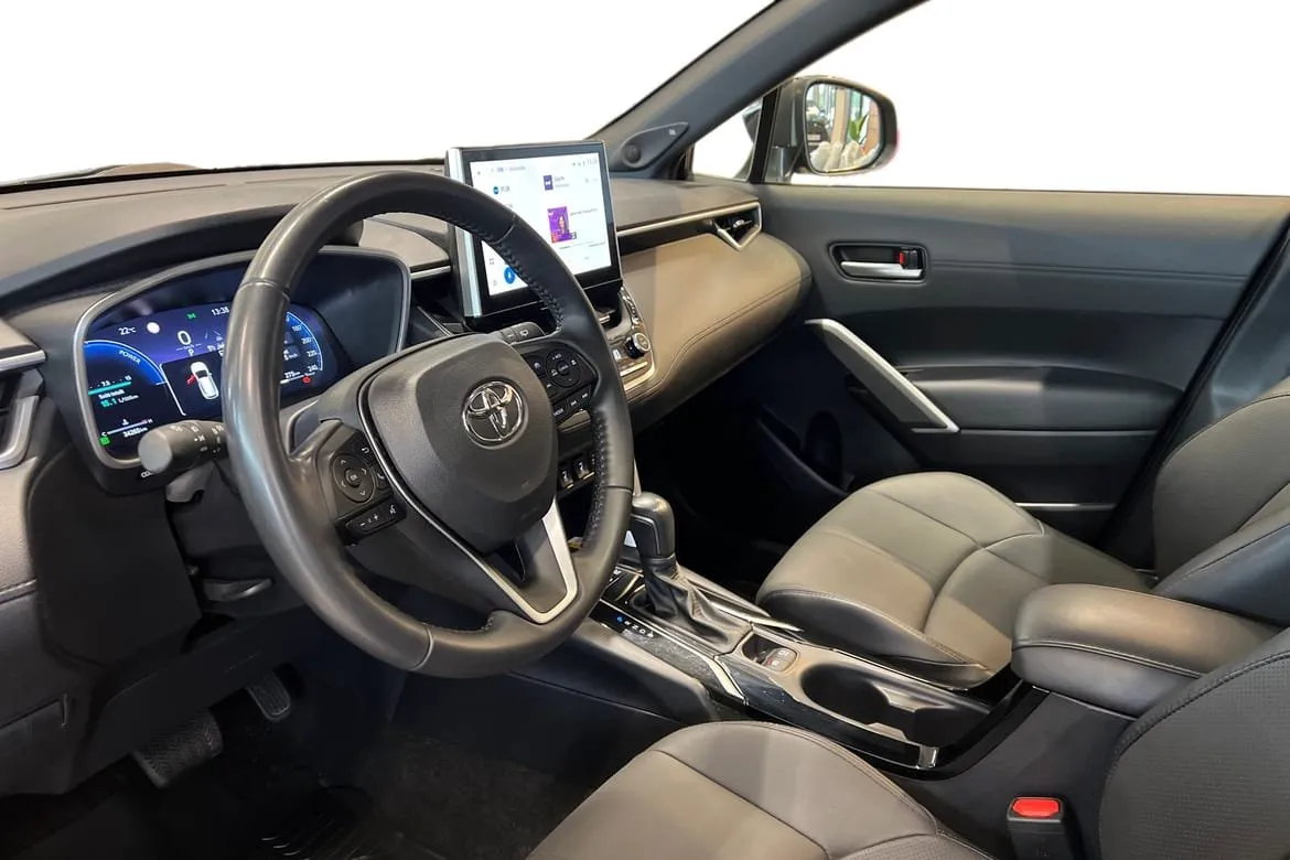 Vehicle image 13