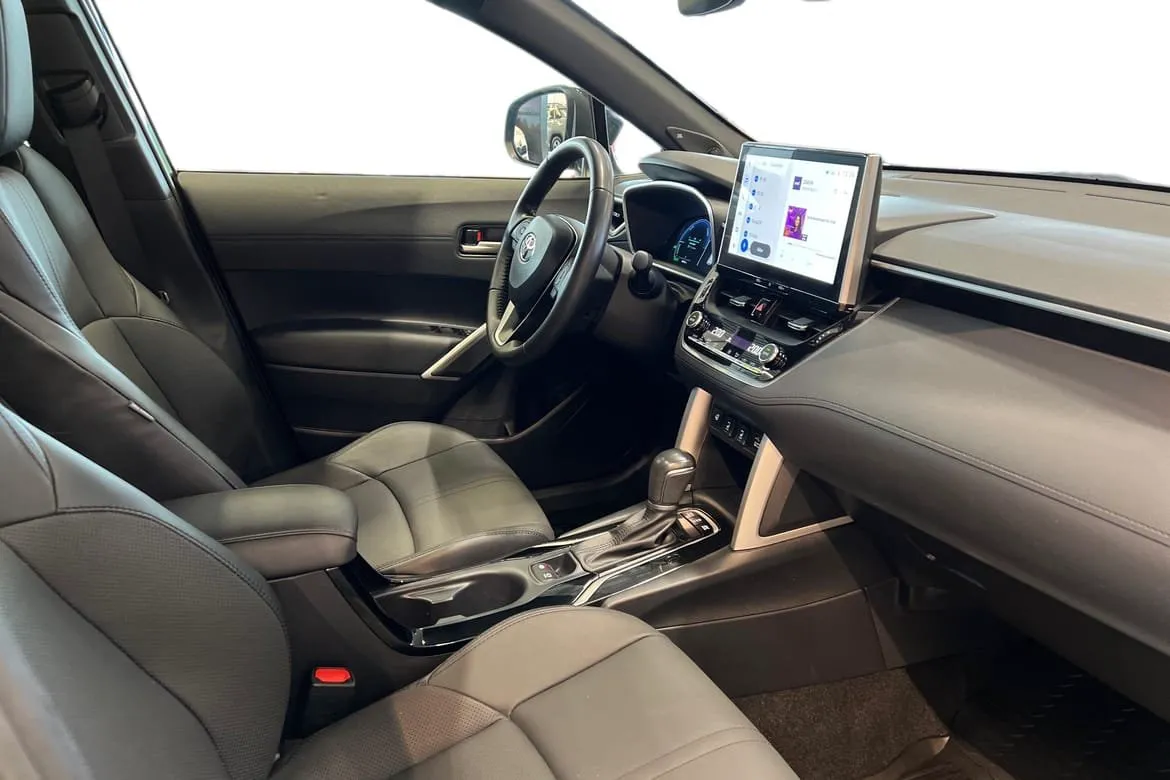Vehicle image 6