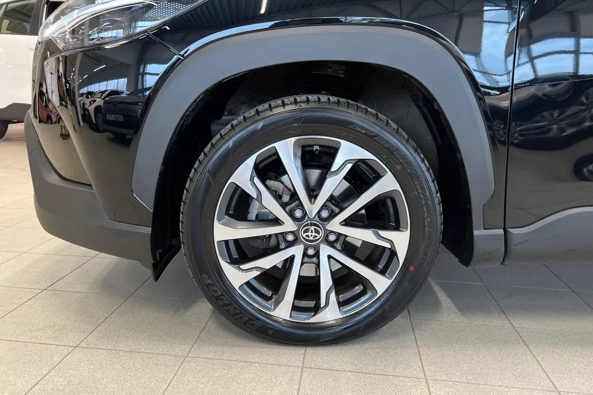 Vehicle image 16