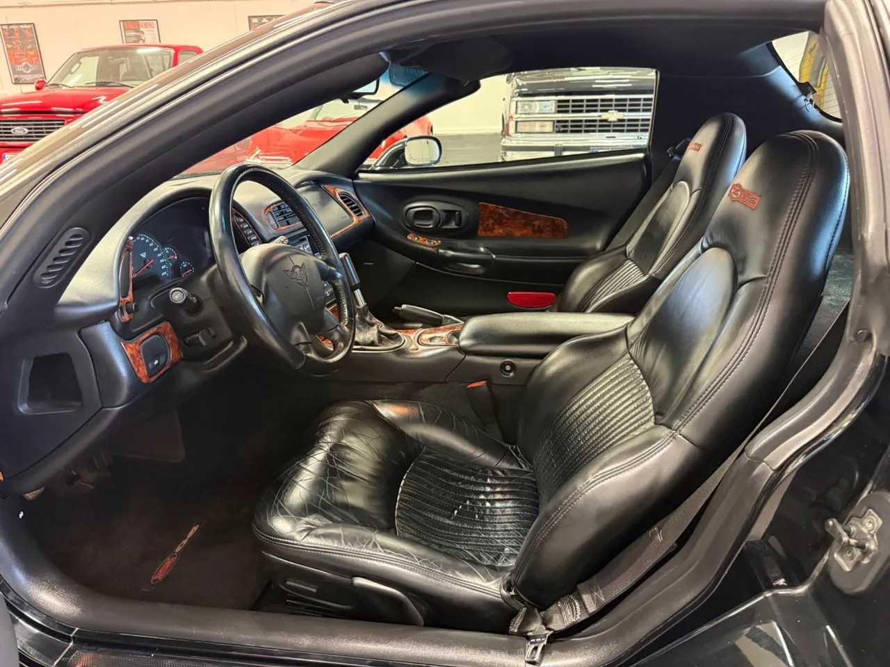 Vehicle image 15