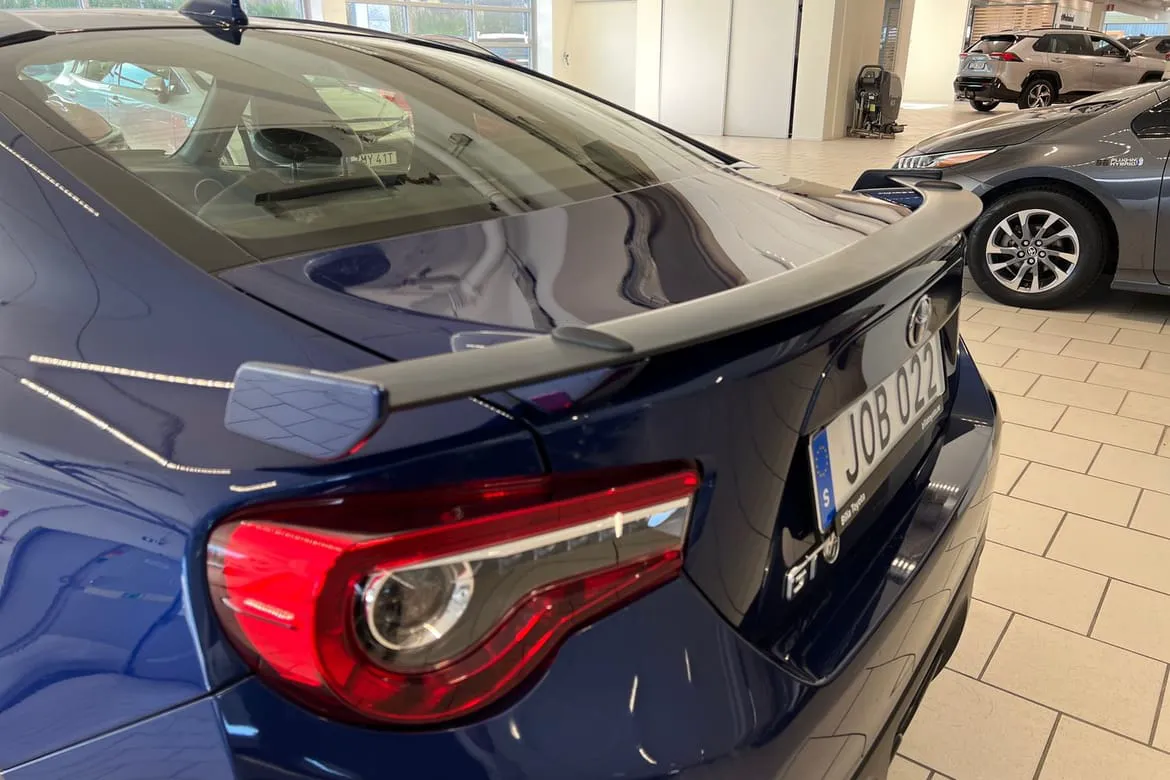 Vehicle image 21