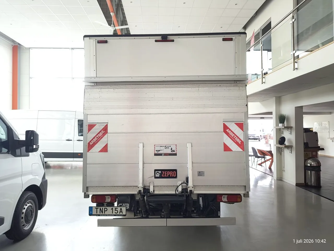 Vehicle image 5