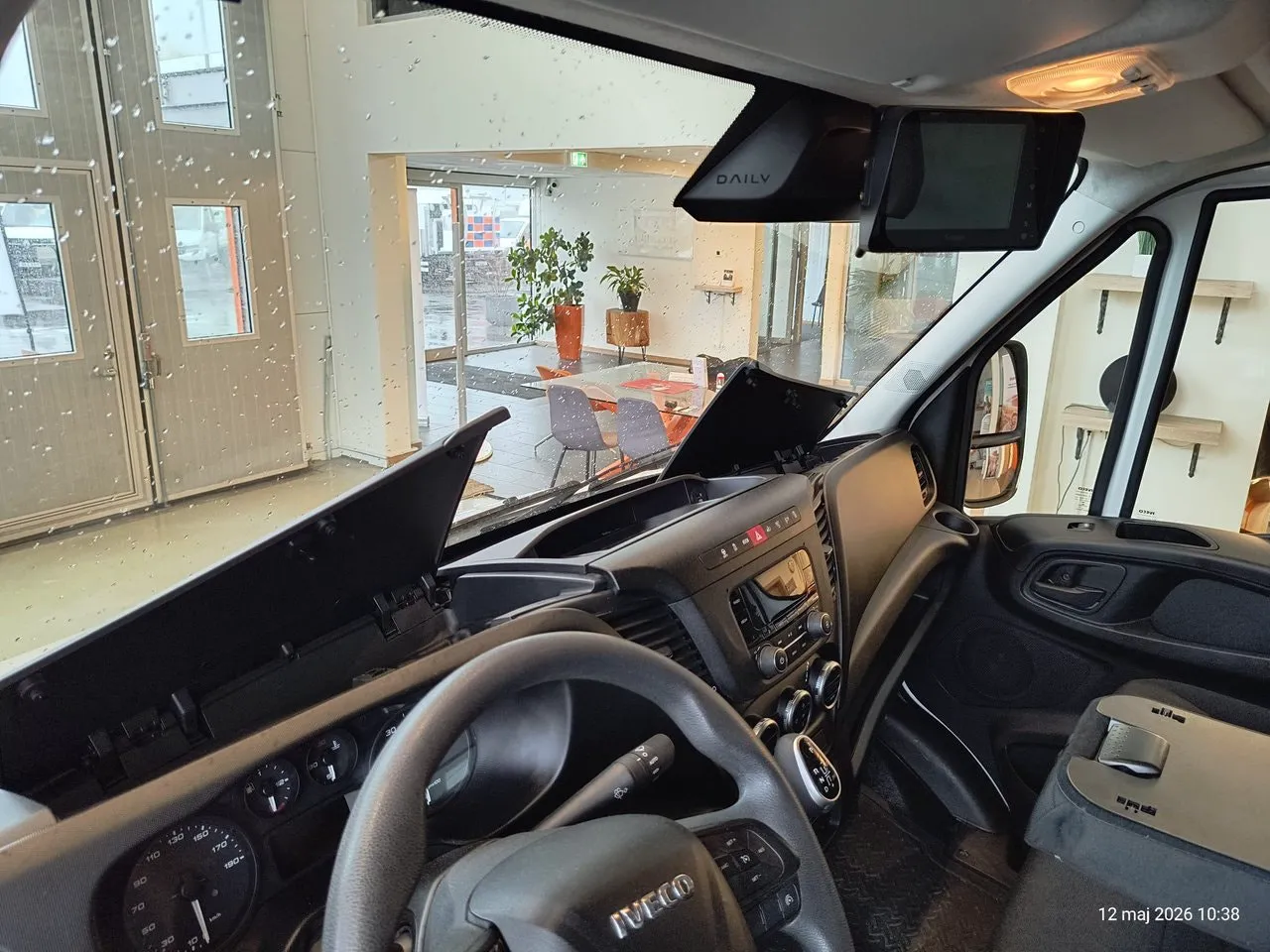 Vehicle image 18