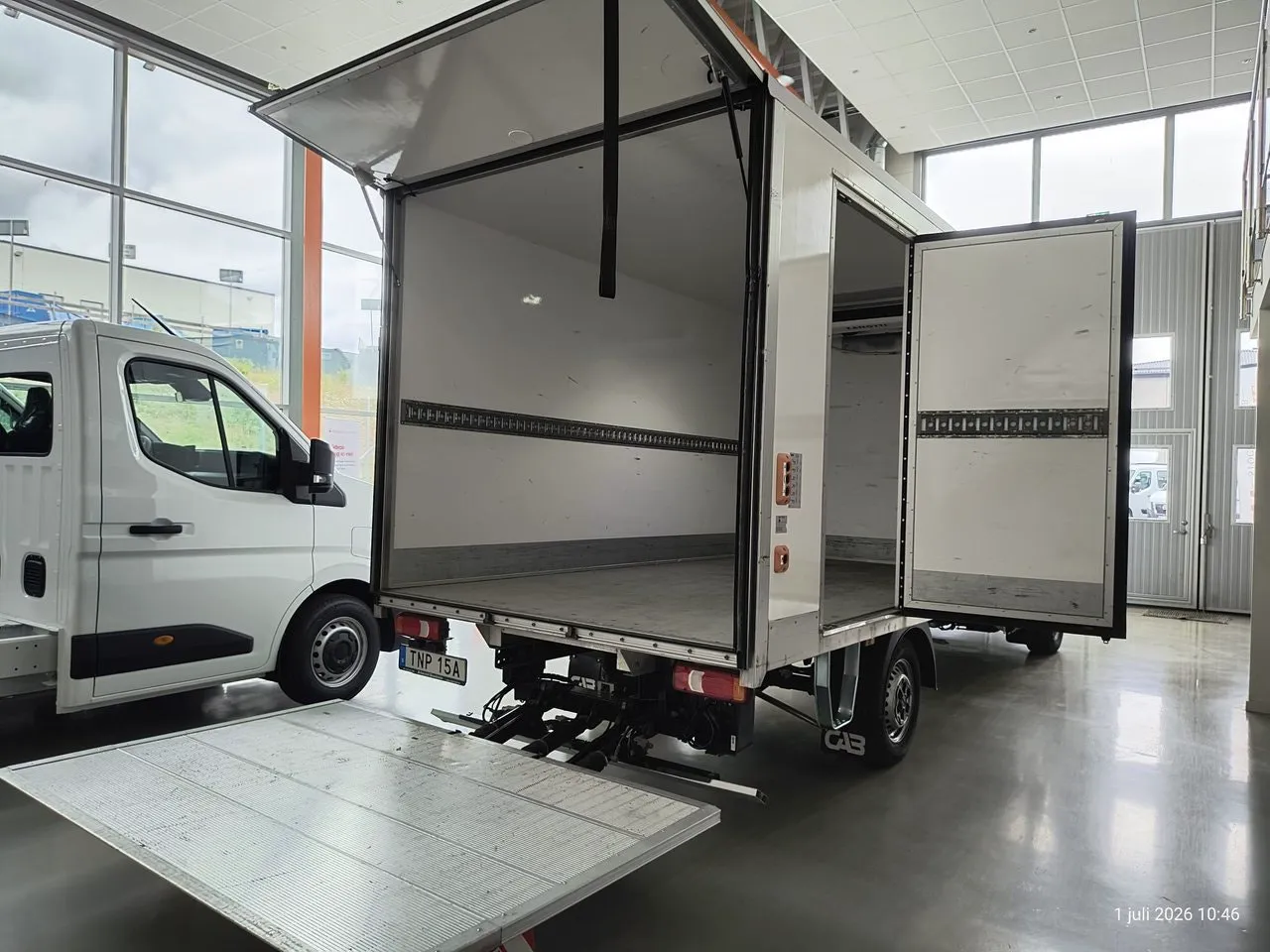 Vehicle image 6