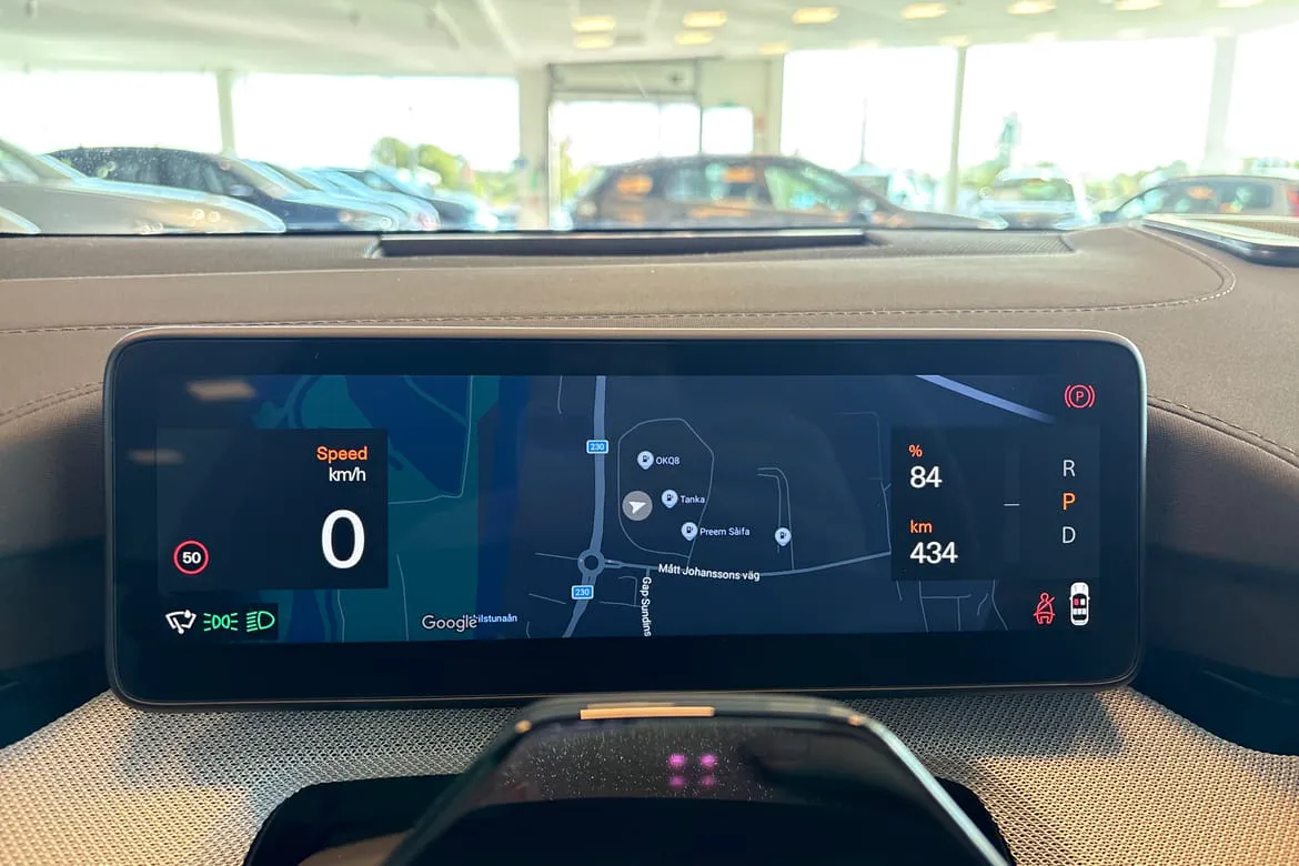Vehicle image 15