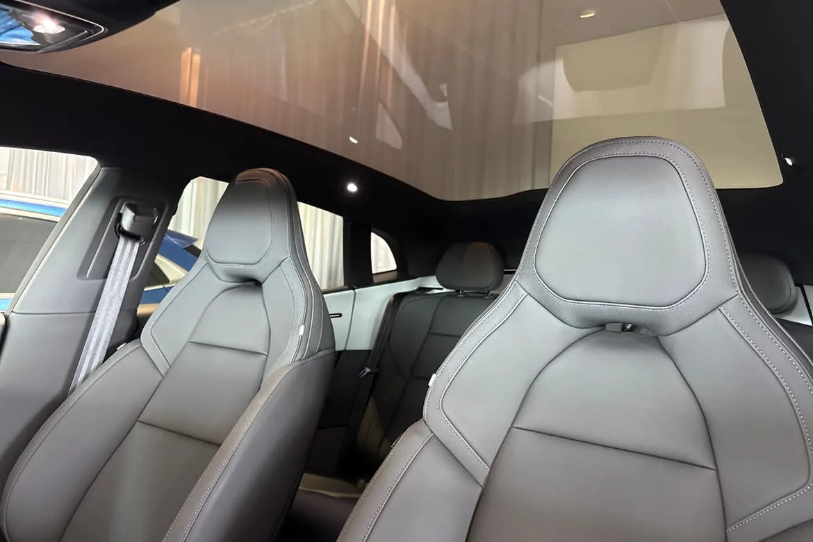 Vehicle image 21