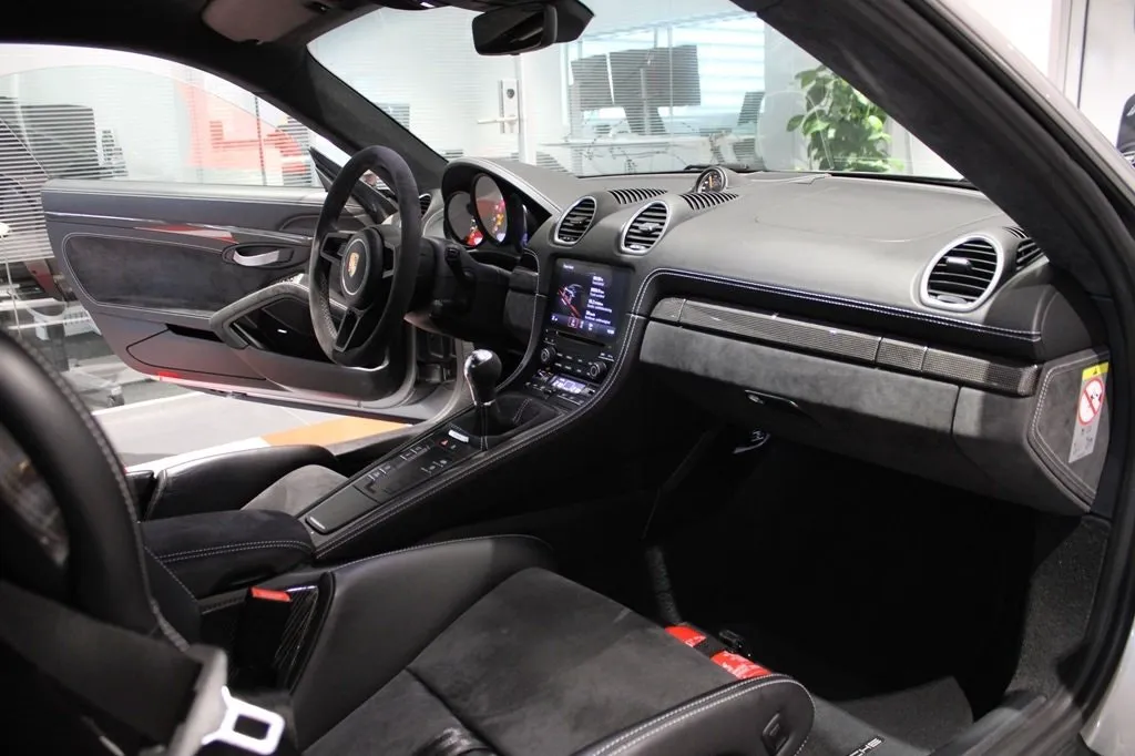Vehicle image 18