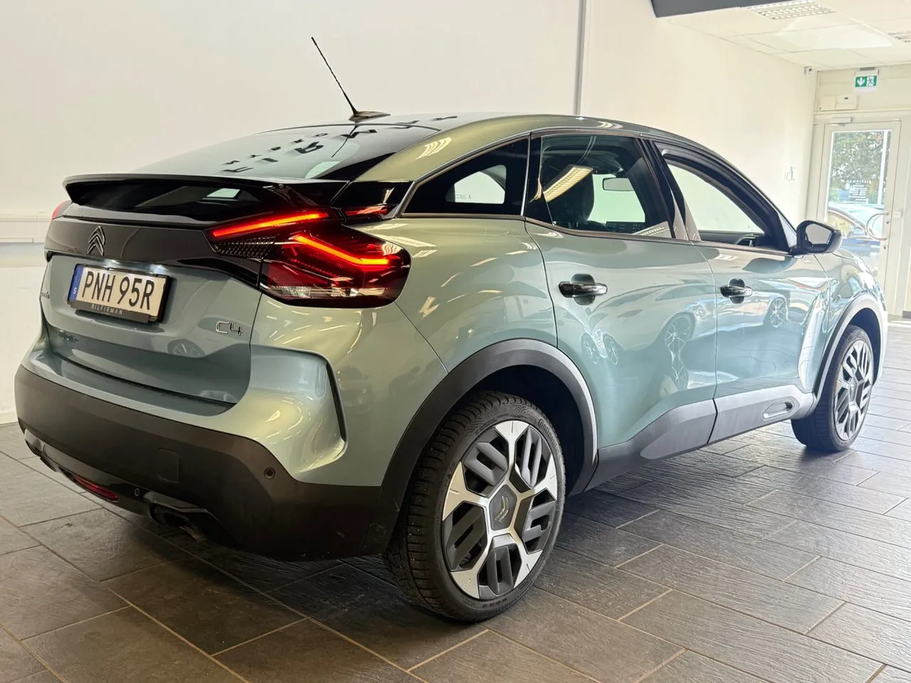 Vehicle image 11